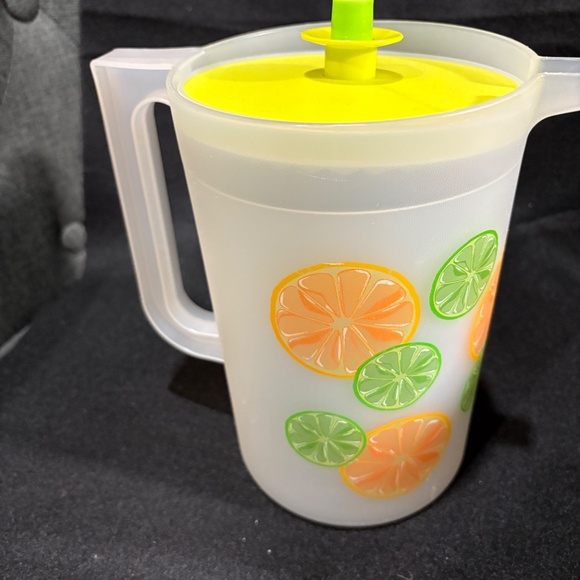 TUPPERWARE Orange & Limes Pitcher Push Button Lid 2Qt with Handle #1676A-2 - Picture 6 of 7